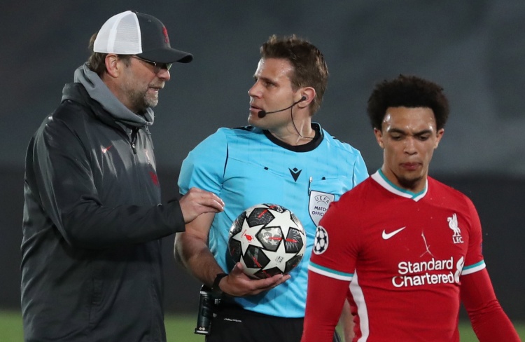 20分大胜卫冕冠军！活塞豪取8连胜，终结对绿军12连败，避免横扫